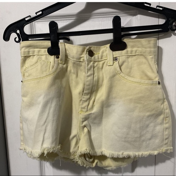 2 for 15$// Forever21 Vintage feel highrise shorts - Picture 2 of 3